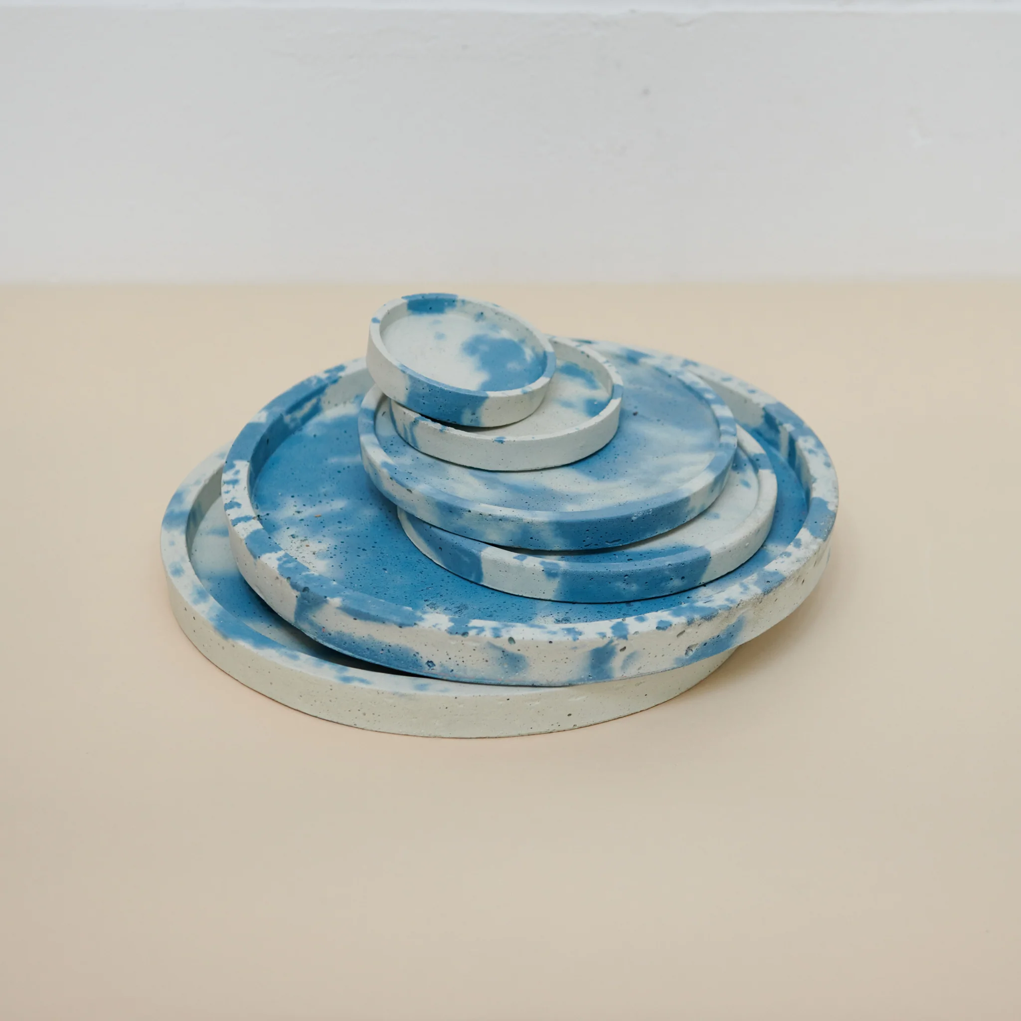 Round Concrete Tray - 18cm - Image 10
