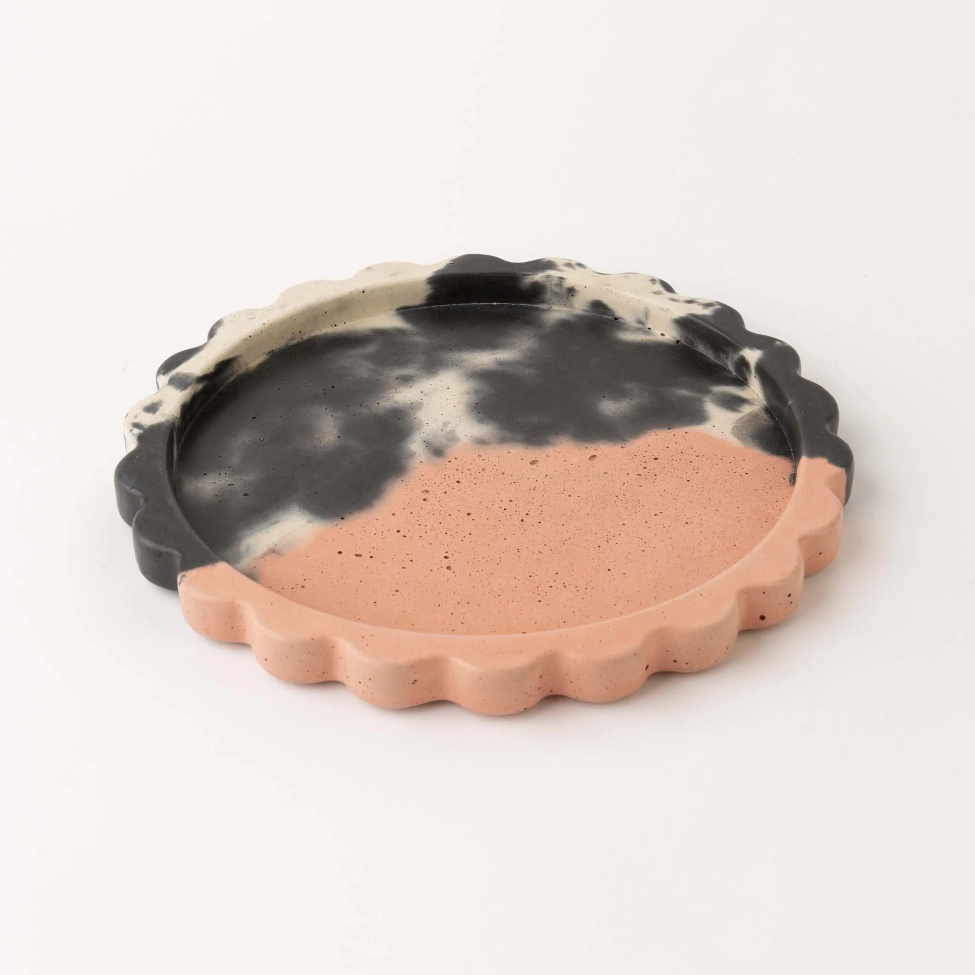 The Scallop Concrete Tray - Image 4