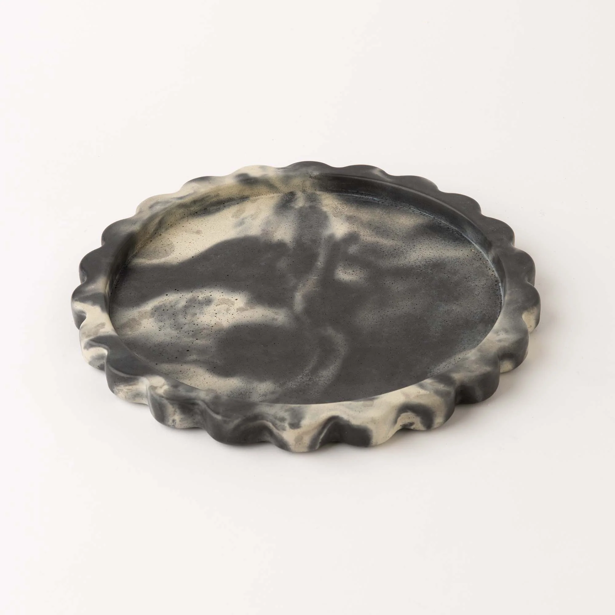 The Scallop Concrete Tray - Image 5